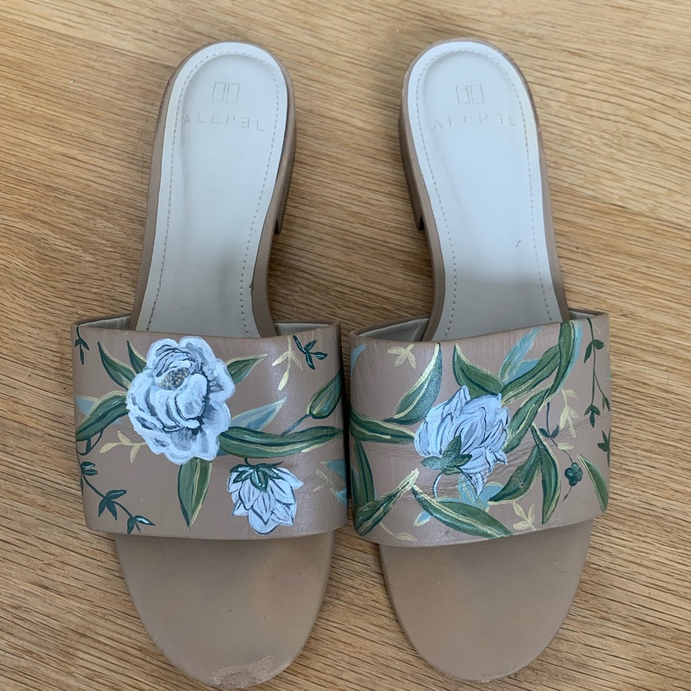 Alepel Hand Painted White Floral Slip On